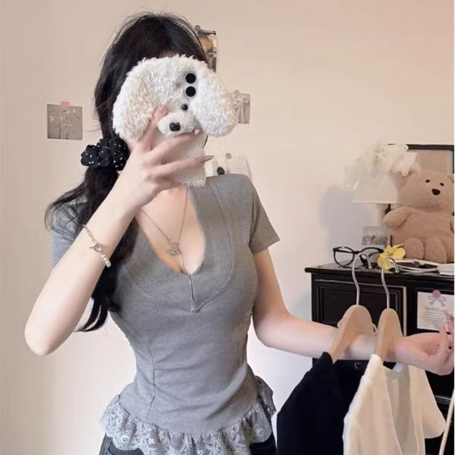 Cod American Retro v คอแขนสั้นผู้หญิงฤดูร้อน 2025 สไตล์ใหม่ลูกไม้เย็บเสื้อยืด Slim-fit Slimmer ดูสาว