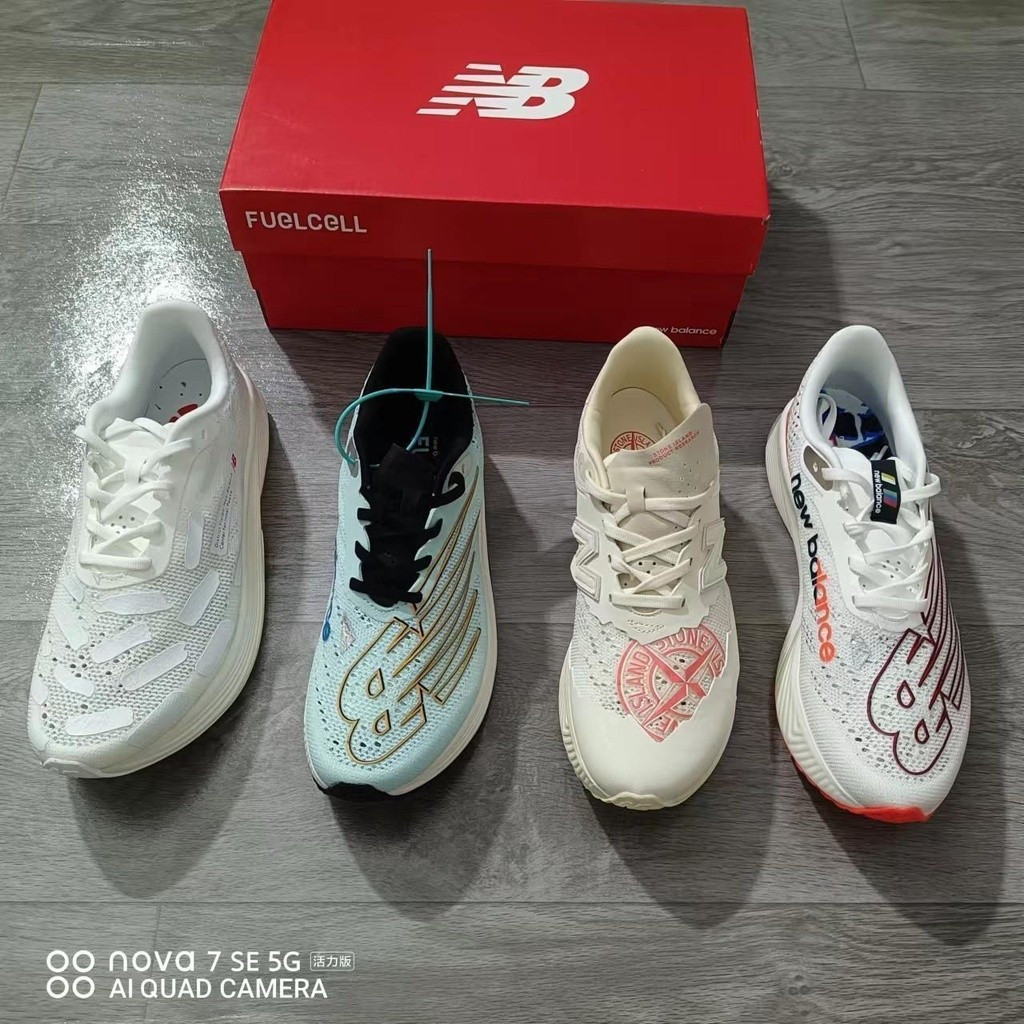 รองเท้าวิ่ง Stone Island x New Balance FuelCell RC Elite V2 สวมใส่สบายและลื่น เหมาะสำหรับคนชอบออกกำล
