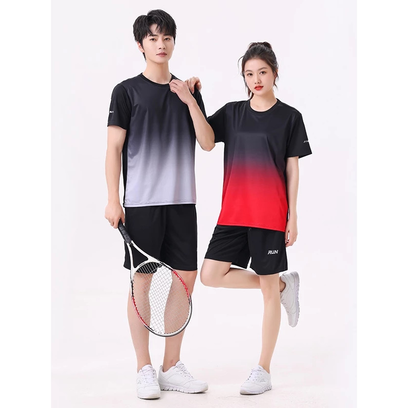 กีฬา กางเกงขาสั้น 2 ชิ้น + ชุดกีฬาแขนสั้นที่สามารถสวมใส่ได้ทั้งชายและหญิง