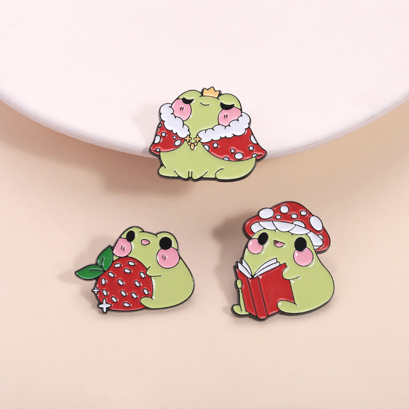 เข็มกลัดลายกบสตรอเบอร์รี่ดีไซน์น่ารัก สำหรับถุงเป้และของตกแต่ง