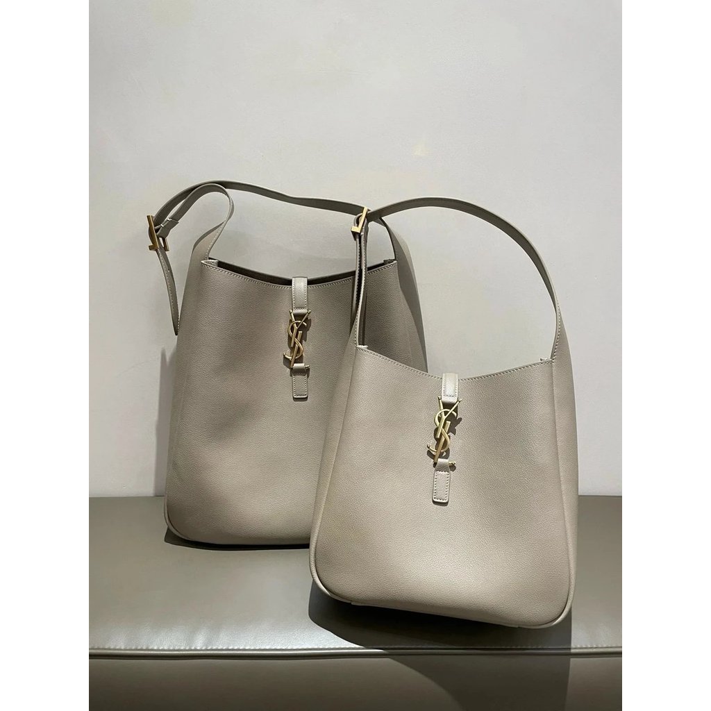 YSL กุญแจคลิป สีดำหรูหรา กันฝุ่น พร้อมอัปเดตล่าสุด!