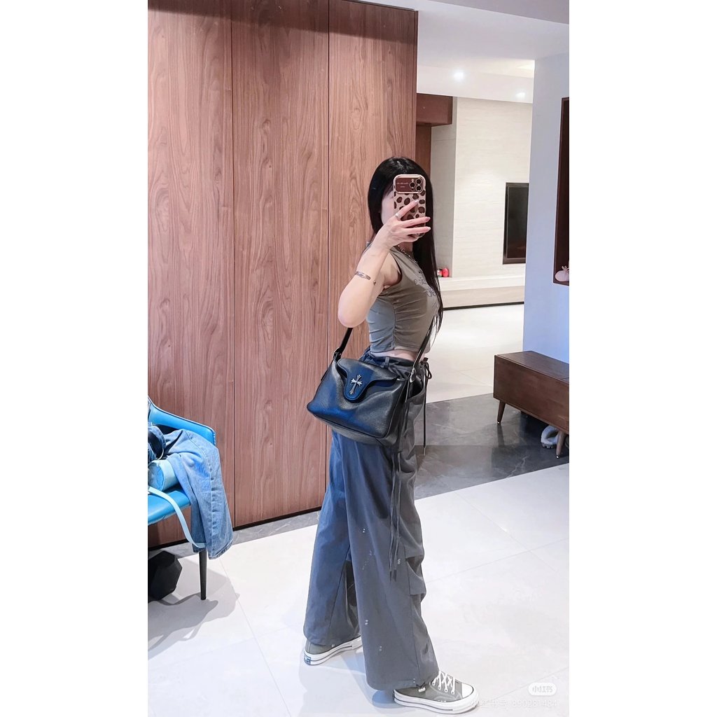 K joint mikimoto mikimoto กระเป๋าสะพายแนวทแยงสีดํา Samurai Cross Shoulder Bag