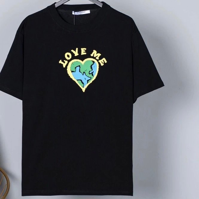 Givenchy Givenchy แขนสั้นผู้ชาย Street Wear การ์ตูน Love Earth Graffiti พิมพ์รอบคอสีดําเข้มแขนสั้นผู