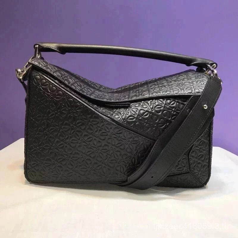 LOEWE กระเป๋าผู้หญิง สุดยอด