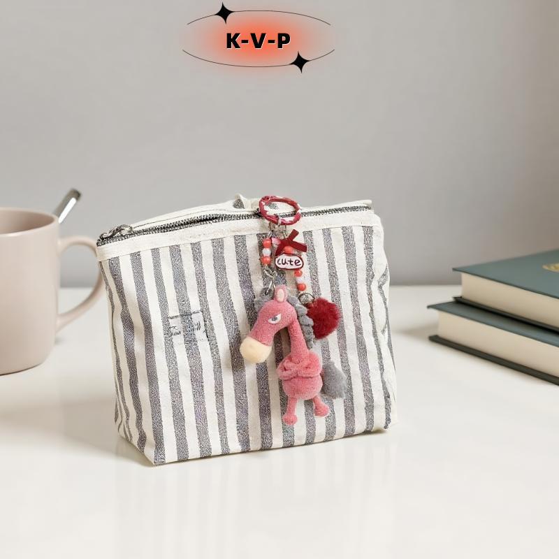 KVP มาสคอตปีใหม่ปีม้าพวงกุญแจจี้กระเป๋า Flocked Fur Ball Cool Pony กระเป๋าเป้สะพายหลังแขวนอุปกรณ์เสร