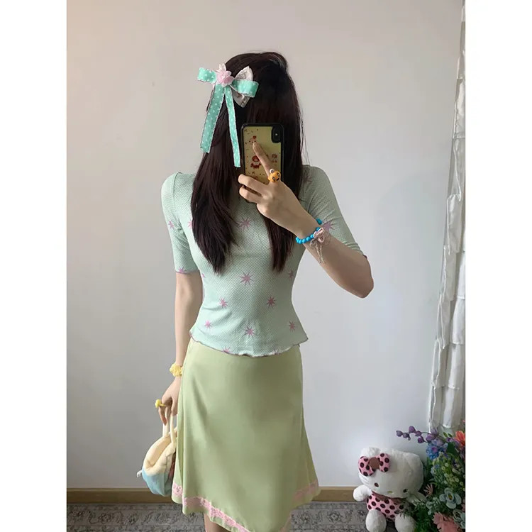 เซตแฟชันผู้หญิง: เสื้อยืดแขนสั้นลายพิมพ์วินเทจและกระโปรงเอ รูปที่ 6