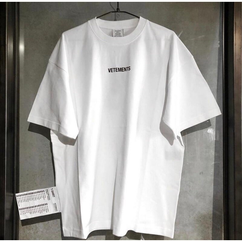 VETEMENTS แฟชั่นเสื้อยืดผ้าพิมพ์โลโก้สำหรับผู้หญิง