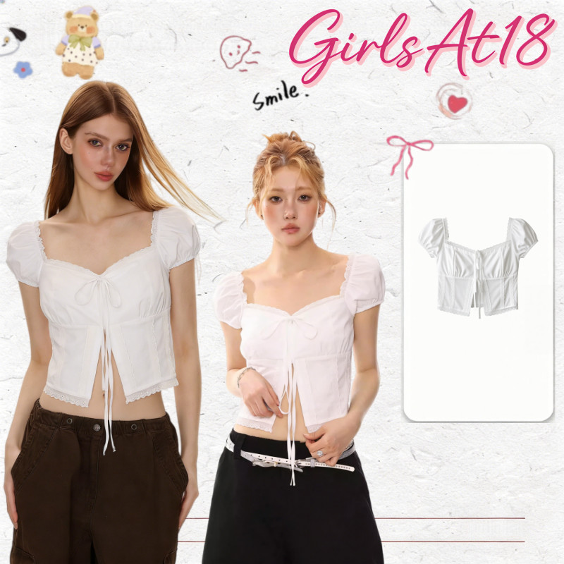 GirlsAt18 พร้อมส่ง🍒 เสื้อครอปผู้หญิงสีขาว แขนตุ๊กตาแต่งลูกไม้ คอกลม/คอเหลี่ยม มีเชือกผูกหน้าเปิดได้ ไซส์ S-XL
