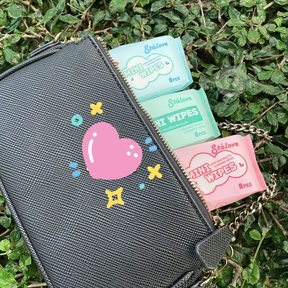 ทิชชู่เปียก mini wipes 1 แพ็ค 8 ห่อ ขนาดพกพา เนื้อนุ่ม ไร้แอลกอฮอล์ ปราศจากการแต่งกลิ่น พกทำความสะอาดได้ทุกที ราคา ถูกที่สุด ดีลบีเคเค แกลเลอรีภาพที่ 6