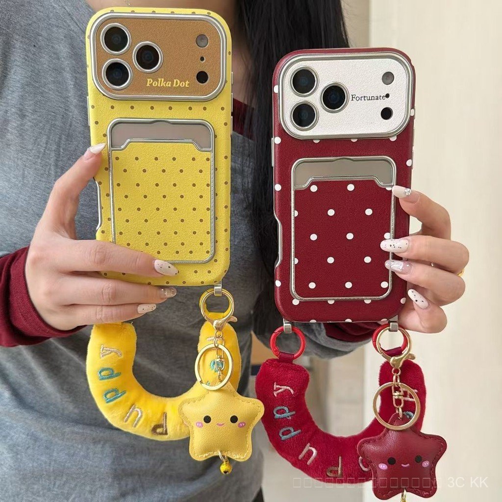 เคสกันกระแทกเรียบง่าย พร้อมหน้าต่างใหญ่และช่องใส่บัตรลายจุดบนหนัง สายข้อมือตัวอักษร สำหรับ iPhone 17promax 16/15/14/13 – โปรปัง