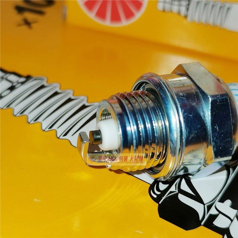 หัวเทียน NGK BPMR7A เหมาะสําหรับเครื่องตัดหญ้าป้องกันความเสี่ยงเครื่องตัดหญ้าชา Picker Chainsaw Chai