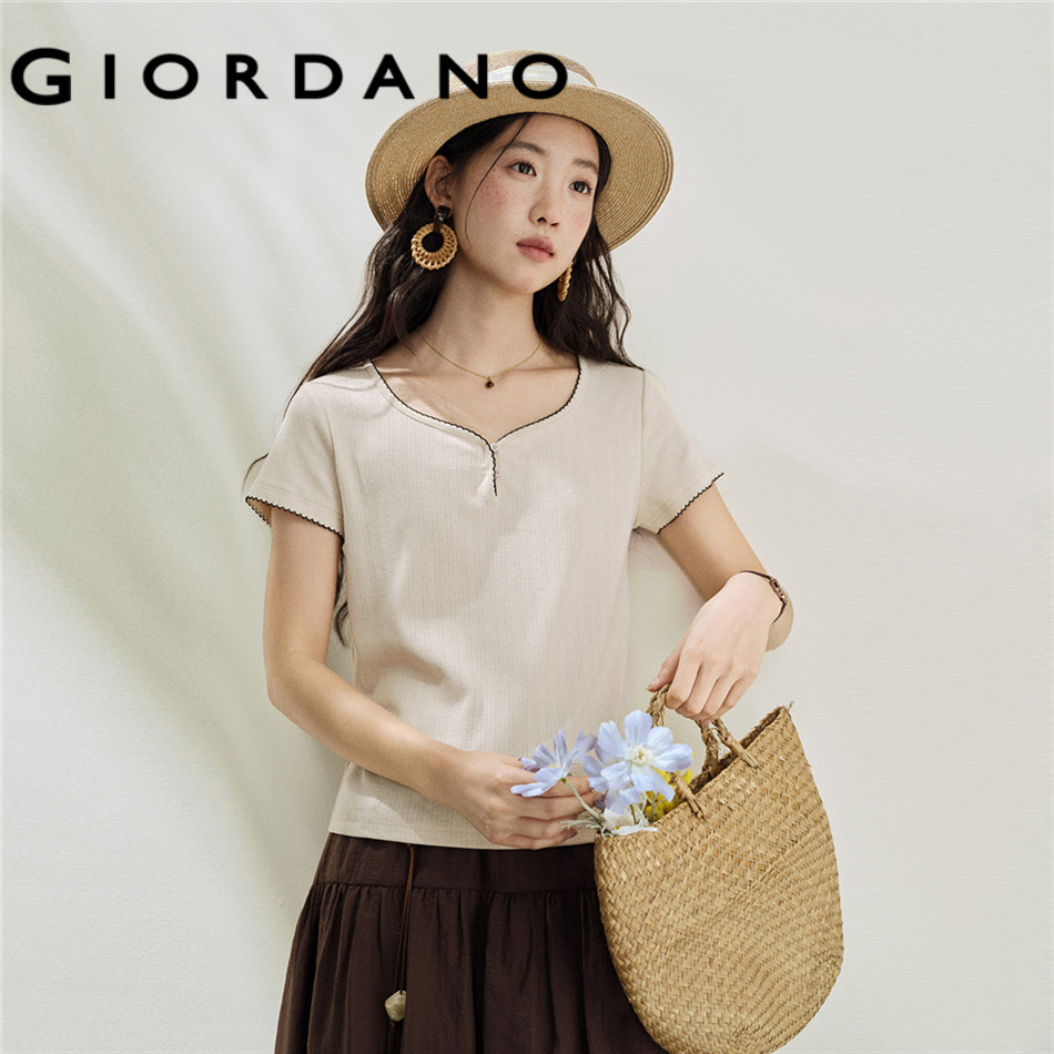 GIORDANO WOMEN Jacquard texture color-blocked sweetheart neck short-sleeve T-shirt - High Quality 18326306