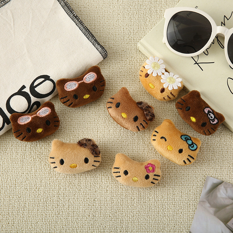 ของสะสมคิตตี้น่ารัก เข็มกลัด ผ้าโพกศีรษะ และกิ๊บ สำหรับทำเสื้อผ้าเอง