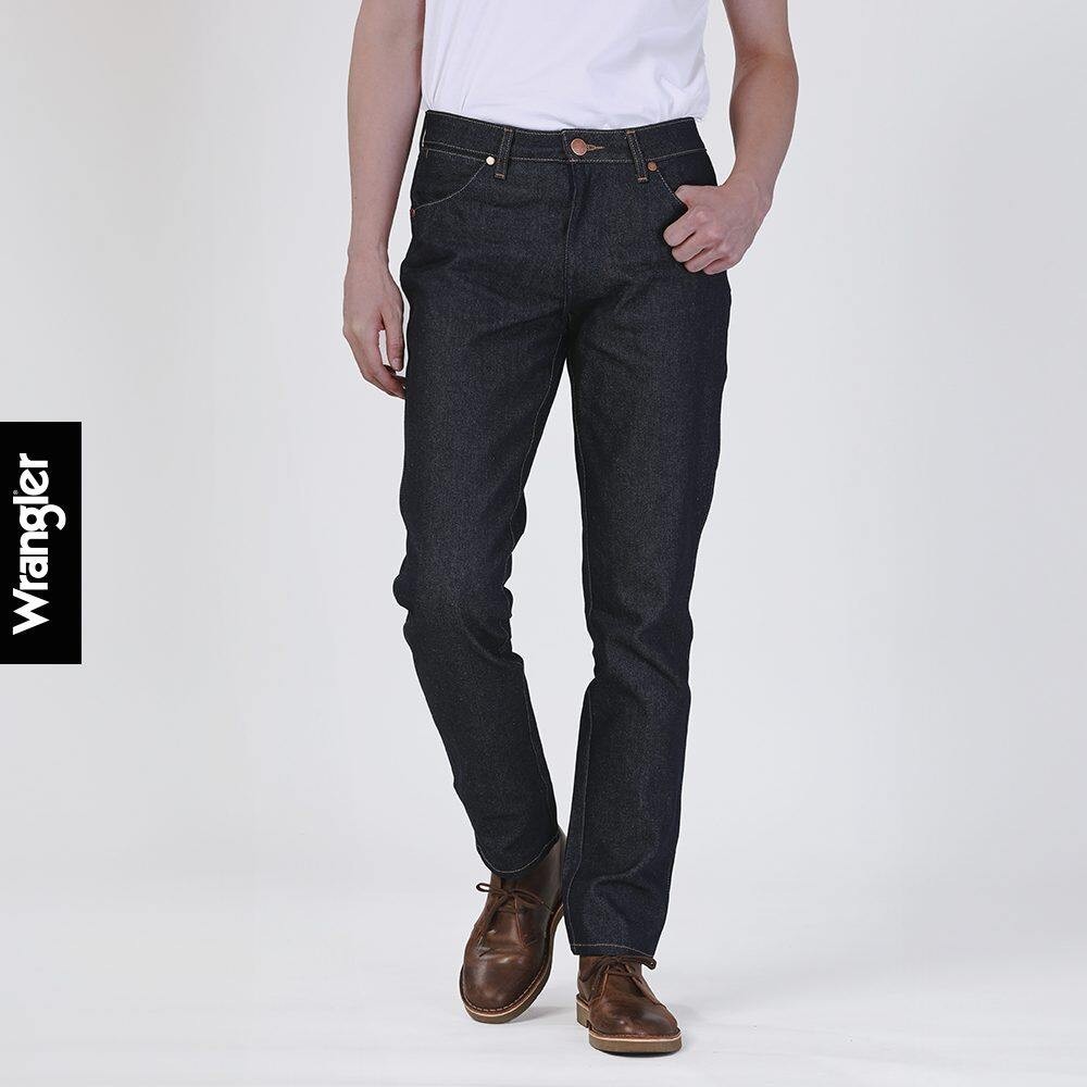 WRANGLER กางเกงยีนส์ผู้ชาย เอวกลาง ทรงตรง ทรง Greensboro รุ่น WR SC24MGREC01 สียีนส์ผ้าดิบ