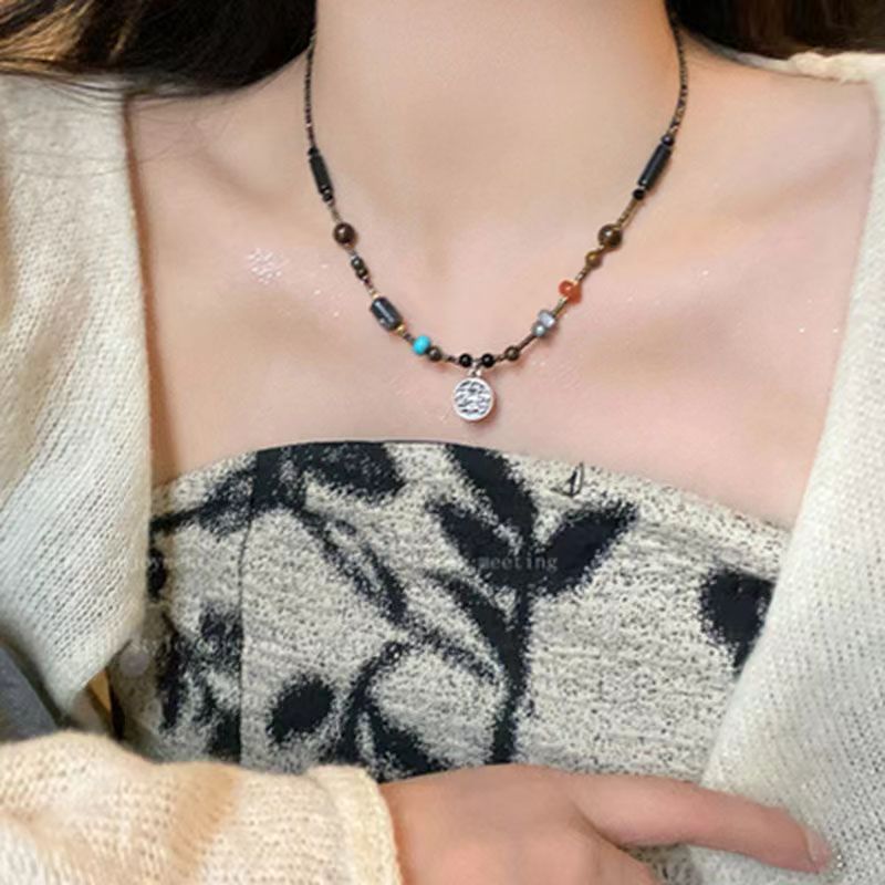 Lion Awakening ยี่ห้อสีดําลูกปัด Clavicle Chain สร้อยคอ Niche สไตล์จีน Retro อินเทรนด์เครื่องประดับ 