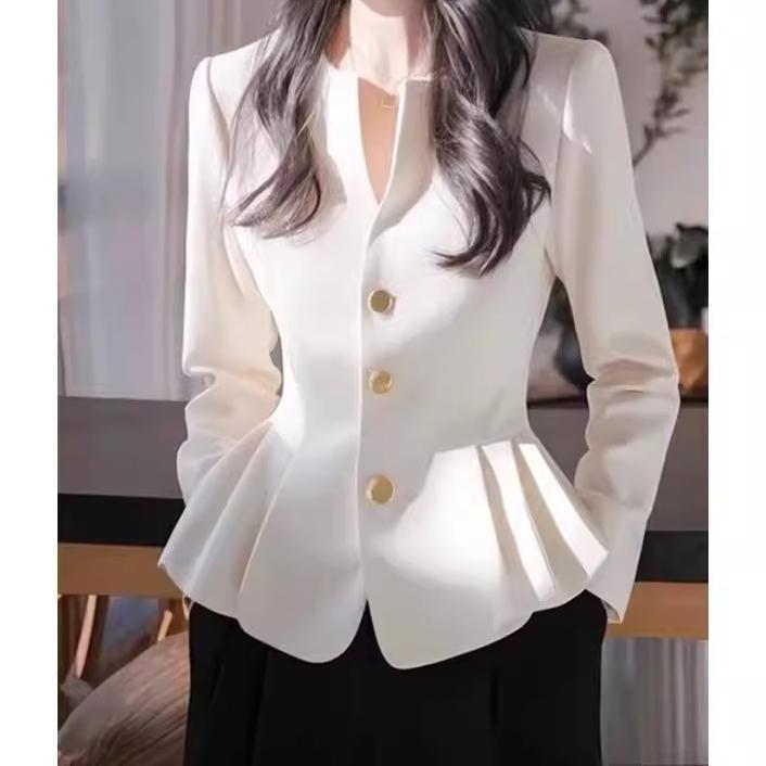 Red Berry เสื้อเชิ้ตแขนยาวสำหรับผู้หญิงในฤดูใบไม้ร่วง ดีไซน์ไหล่ตรง และมีจีบดอกไม้ที่ชายเสื้อ 99315
