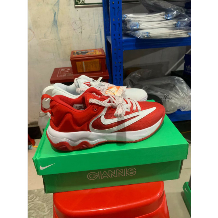 Giannis Immortality 3 Low รองเท้าบาสเก็ตบอล สีแดง/ขาว/เมากันไดค์