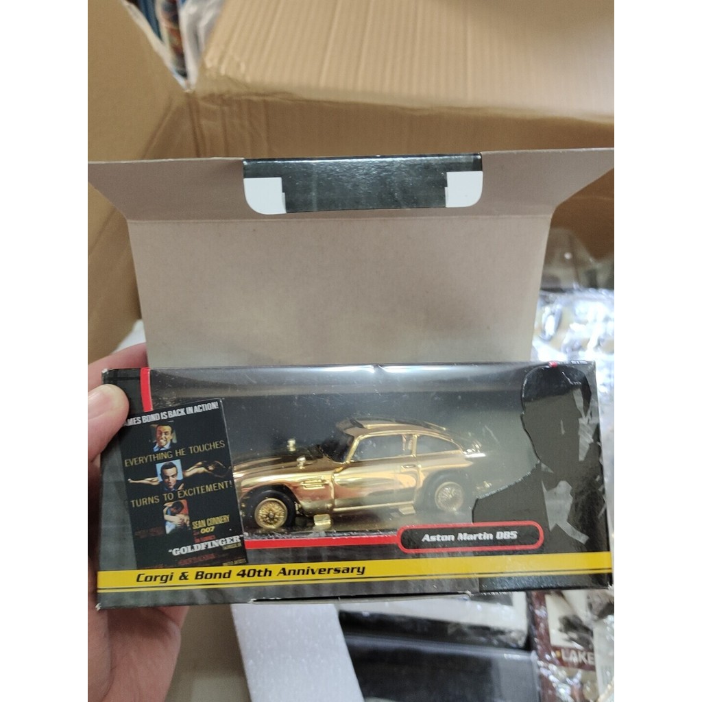 Aston Martin DB5 Gold-Plated Version 007 Movie Car Model 5th Generation 007 Classic Seat Driver Bond