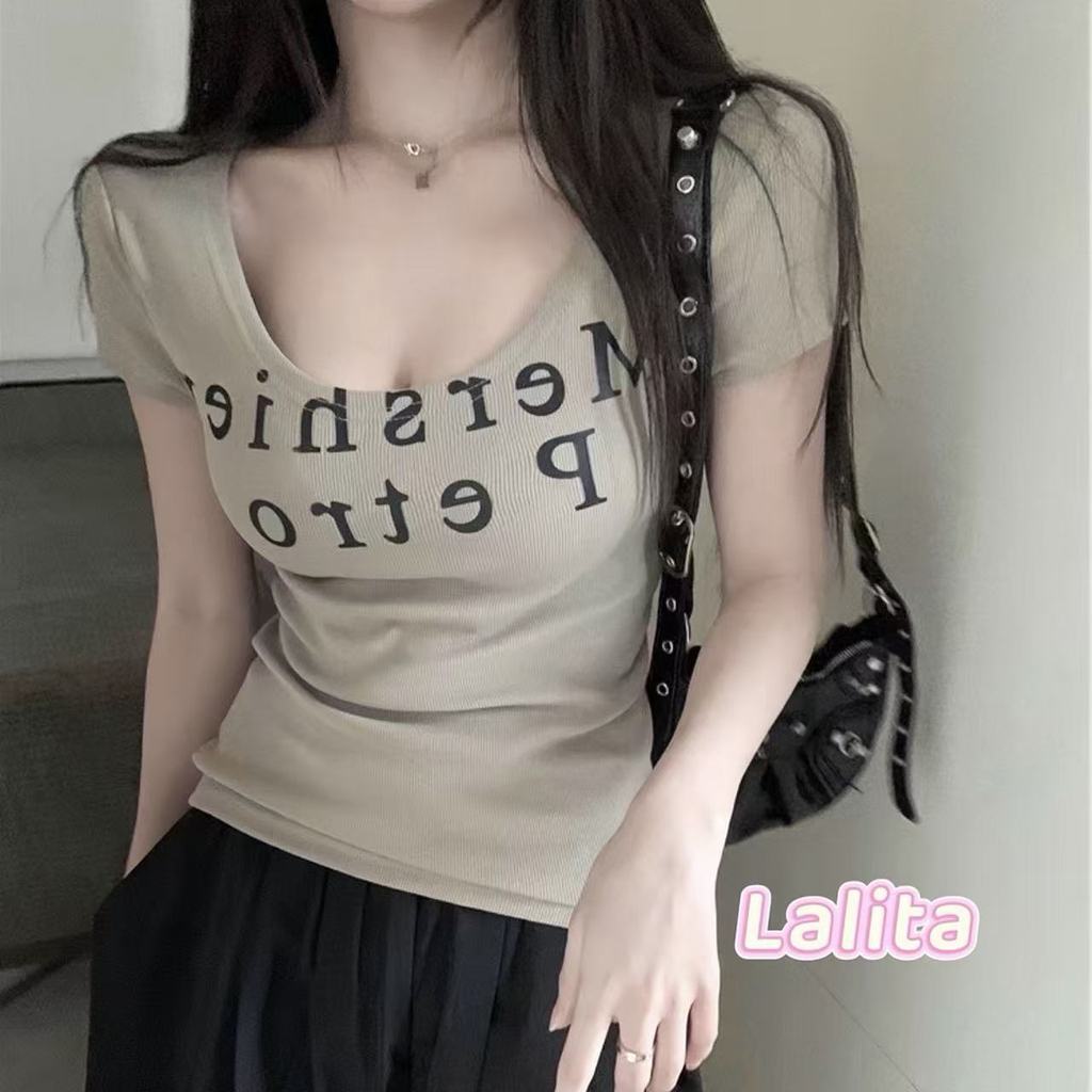 Lalita ส่งไวจากไทย ทรงสลิมฟิต คอU เซ็กซี่เสื้อยืด สไตล์ย้อนยุคแบบอเมริกัน พิมพ์ลาย เสื้อยืดผู้หญิง