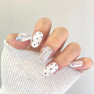 20 ชิ้นประณีตลูกไม้ Bowknot Nail Art Charms โลหะผสมทองเงินผีเสื้อตกแต่งเล็บ Rhinestones DIY