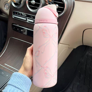 Owala FreeSip ขวดน้ําสแตนเลส 24 & 32oz ป้องกันการรั่ว BPA-Free Sports Travel Bottle with Straw & Wide Mouth – Pink Ribbon UO Exclusive Limited Edition