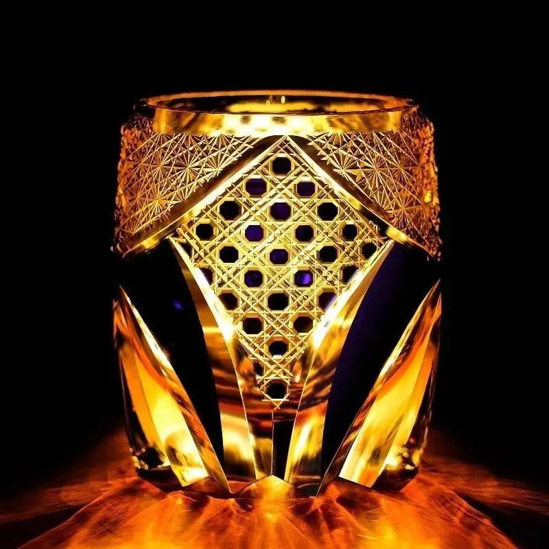 ญี่ปุ่นสีดํานักรบเกราะ Edo Kiriko แก้ววิสกี้มือแกะสลัก Amber คริสตัลบรั่นดี XO Rock ไวน์ Snifter Whi