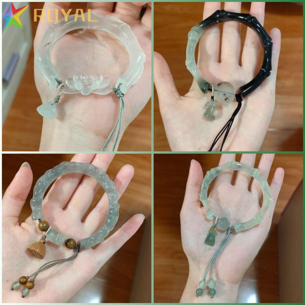 สร้อยข้อมือดอกบัวและแสงจันทร์สีขาว ขนาด 58 มม. สไตล์ไทยคลาสสิก พร้อมความหมายพิเศษ เป็นของขวัญที่สวยง