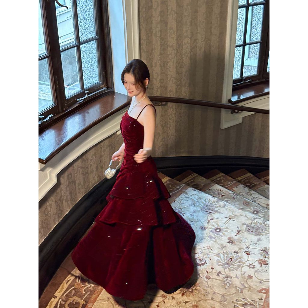 บน ชุดราตรีสีแดงเข้มปักเลื่อมฝรั่งเศส | อาจินี