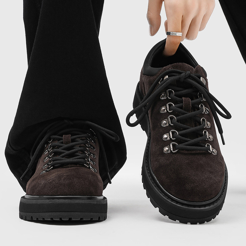 รองเท้าเดินป่าผู้ชายสไตล์เดอร์บี้ พร้อมพื้นรองเท้าหนาพิเศษและเชือกผูก สวมใส่ง่ายในอากาศกลางแจ้ง รหัส