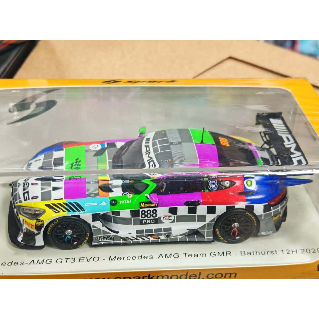 SPARK Racing รุ่น 1/43 2025 Buster Benz AMG GT3 EVO 888 #