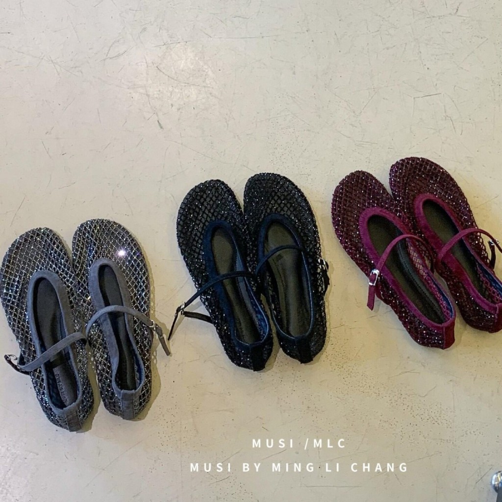 [DIAIRIZ]รองเท้าผู้หญิงแฟชั่น เวอร์ชั่นเกาหลีรองเท้าแมรี่เจน พลอยเทียม ระบายอากาศได้ กลวง แหอวน รองเท้ารองเท้าแบนผู้หญิง 2026 สไตล์ใหม่ฤดูร้อนรองเท้าแตะสว