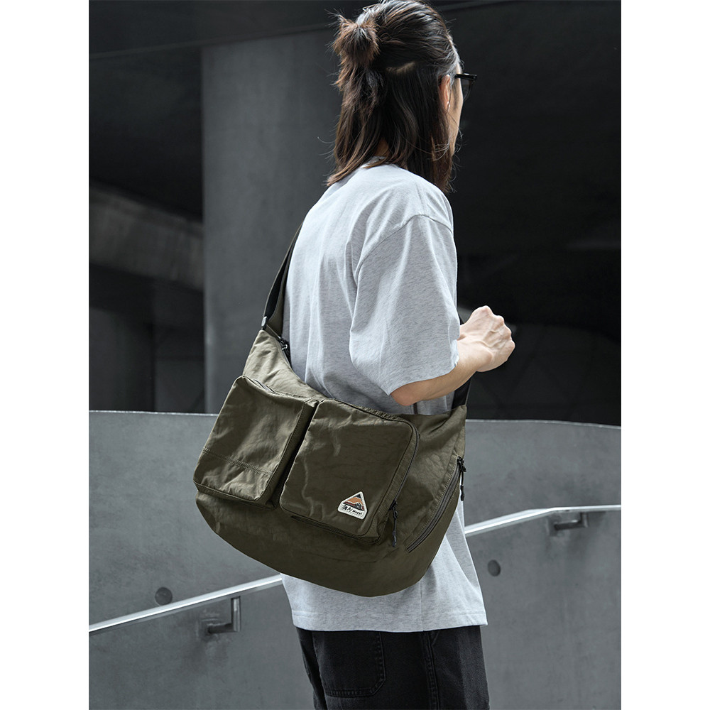 Messenger Bag Outing Portable Bag กระเป๋ามัลติฟังก์ชั่นความจุขนาดใหญ่