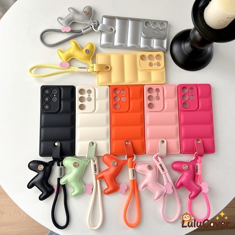 น่ารัก Pony สําหรับ Samsung Galaxy S26 S25 S24 S22 Plus Ultra FE S26 + S25 + S24 + 5G 4G เคสโทรศัพท์พร้อมสายคล้องหรูหรา US Dollar Horse จี้ Puffy Down Jacket ปลอก