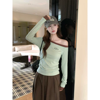 Vogue🌟พร้อมส่ง🌟 เสื้อแขนยาวเปิดไหล่สีเขียว สไตล์มินิมอล ผ้านุ่มใส่ง่าย (FY4484)