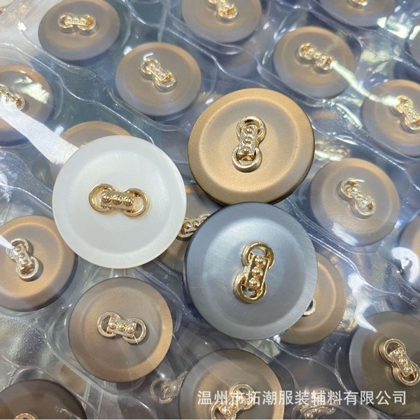 gq official store เสื้อเชิ้ตผู้ชาย แขนยาว ปุ่มเสื้อสไตล์ชาแนล โลหะผสมเรซิ่น สำหรับเสื้อสูทผู้หญิงและ