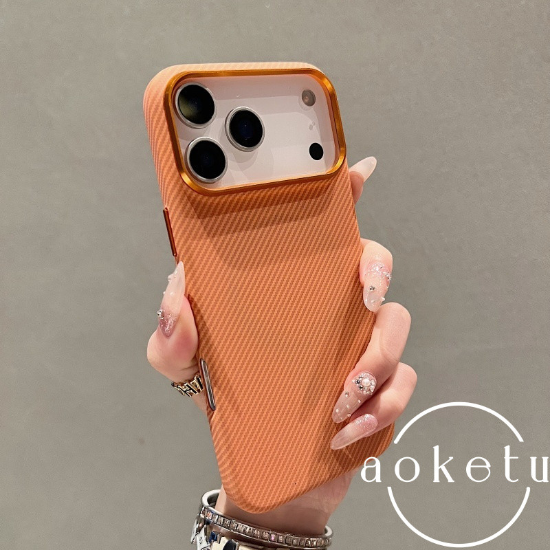 เหมาะสําหรับ ไอโฟน 17 โปรแม็กซ์ เคสโทรศัพท์สีส้มคาร์บอนไฟเบอร์บางเฉียบลายกรอบโลหะป้องกันการตกแม่เหล็กในตัว แอปเปิล 16 เปลือก 15 ง่าย 14/13 เคสป้อ