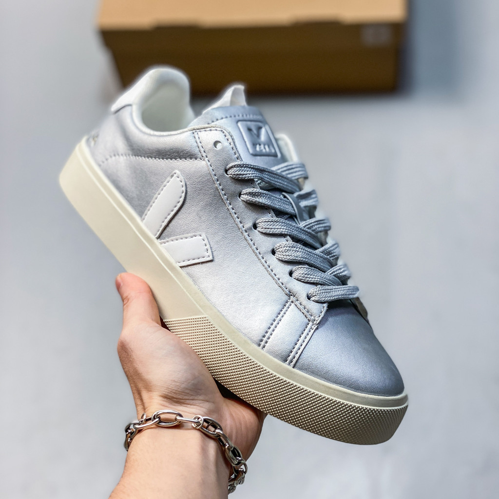 VEJA Campo Low-Top Sneakers ทันสมัยและสวมใส่ง่ายสำหรับทุกวัน
