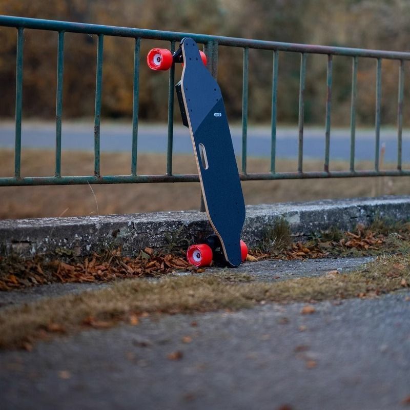 สเก็ตบอร์ดไฟฟ้า Dual-Drive Longboard จาก MeePo มีพวงมาลัยและรีโมทคอนโทรล ขับเคลื่อนได้ง่ายในมหาวิทยา