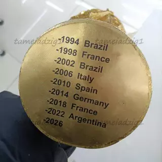ลูกฟุตบอล 2022 ถ้วยรางวัลกาตาร์ปี 2022 ของที่ระลึกโมเดลถ้วยเรซินชุบทองเต็ม