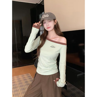 Vogue🌟พร้อมส่ง🌟 เสื้อแขนยาวเปิดไหล่สีเขียว สไตล์มินิมอล ผ้านุ่มใส่ง่าย (FY4484)