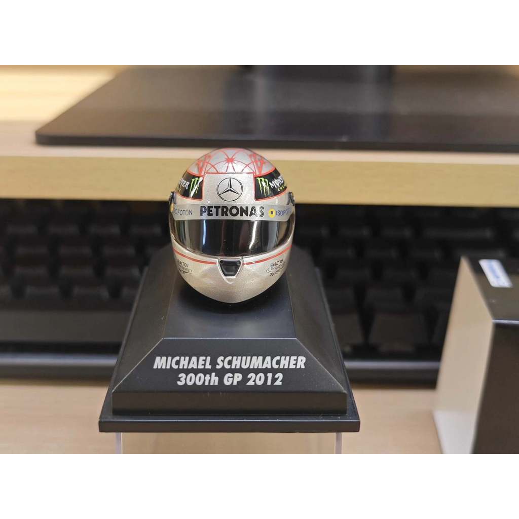 Mini Cut F1 รุ่น W03 Mercedes-Ben Schumahe 2012 หมวกกันน็อคการแข่งขัน 1: 8 2012 รางวัลแกรนด์เบลเยี่ย