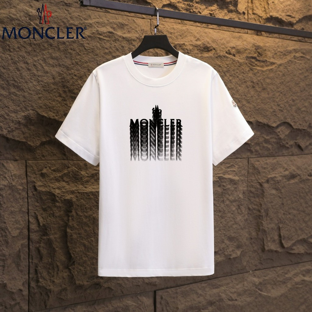 Moncler2026 Moncler 2026 ต้นฤดูใบไม้ผลิสไตล์ใหม่เสื้อยืดแขนสั้นผู้ชายสไตล์ผู้หญิงสไตล์คู่อารมณ์ตัวอั