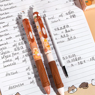 ปากกาเจลลบได้ลายการ์ตูนน่ารักสำหรับนักเรียน หมึกสีน้ำเงิน แห้งเร็ว จับถนัดมือ 4 ด้าม/ชุด