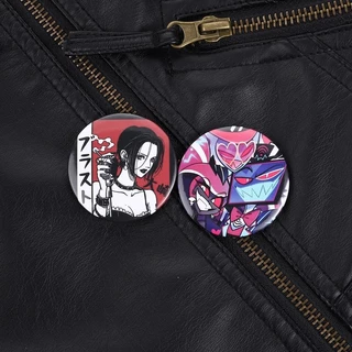 เข็มกลัดตัวการ์ตูนแมวบนพื้นหลังทินแพลท สำหรับกระเป๋าและเสื้อผ้า พร้อมให้เป็นของขวัญ