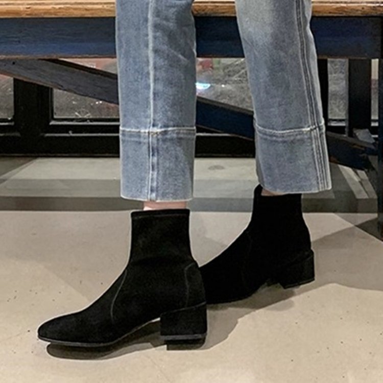 รองเท้าแฟชั่นสีดำส้นหนา ทรงท่อสั้นแขน สไตล์ใหม่สำหรับฤดูใบไม้ร่วงและหนาว ใส่ได้ทุกวัน มีความทนทานและกันลื่น - รูปที่ 5