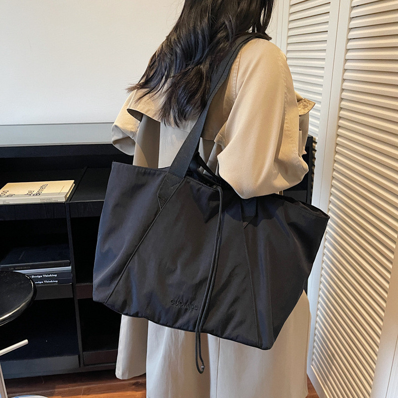 Drawstring Simple Fitness Training Bag น้ําหนักเบา Breathable กระเป๋าเดินทางแบบพกพาหญิง Commuter All