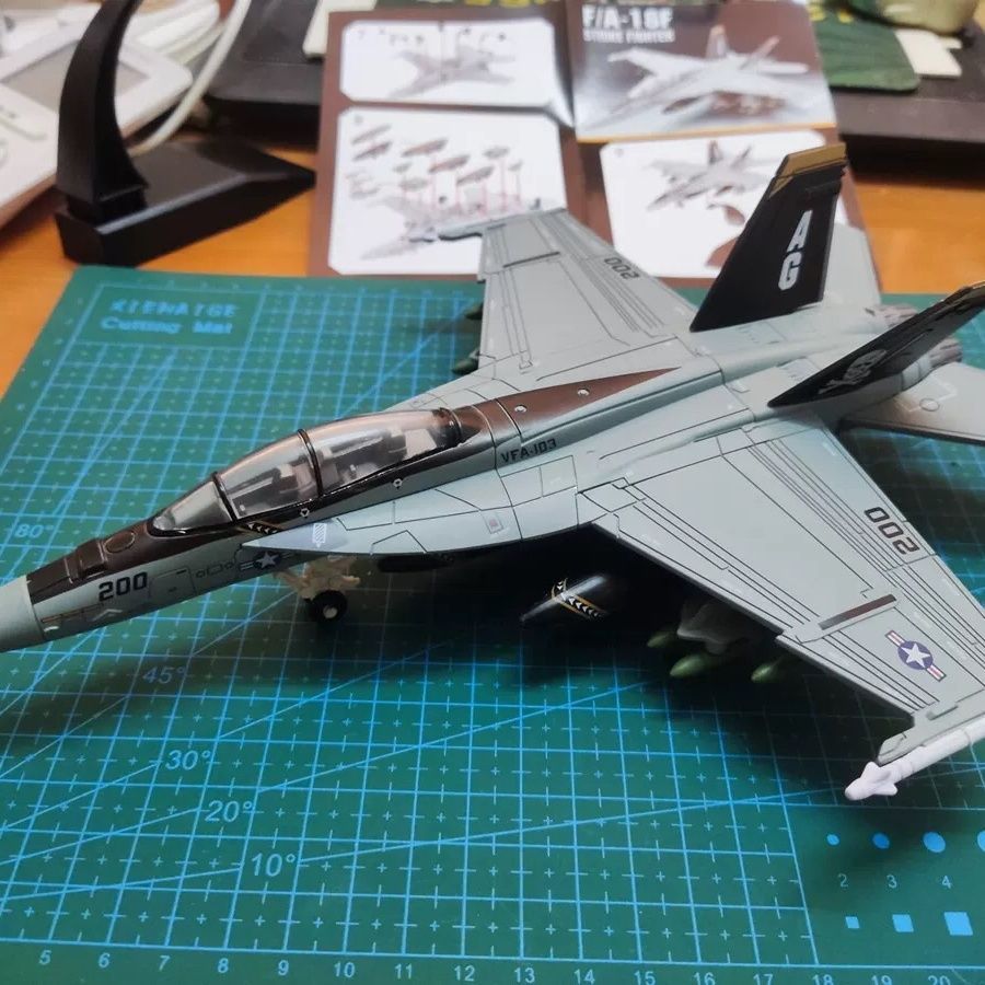 1: 72ความแม่นยําสูงF18 Fighter Bumblebee F14 My Neighbor Tomcat Fighter Pirate Flag White Swan TU160