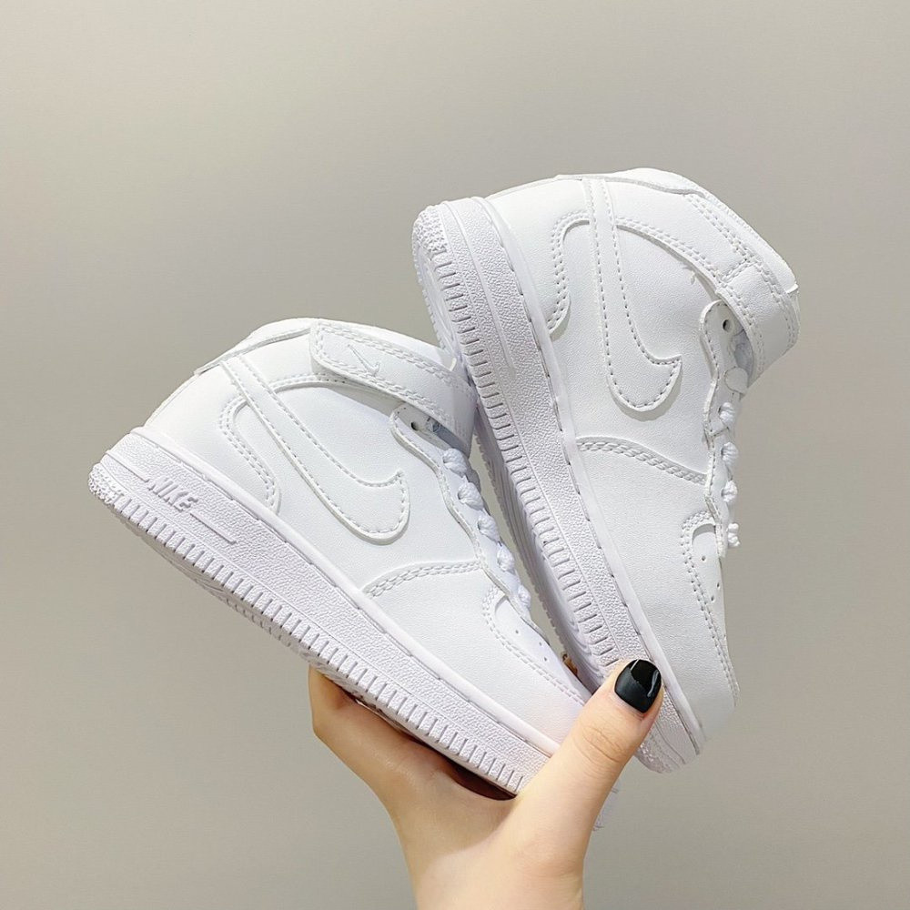 พร้อมสต็อก Air force AF1 สําหรับรองเท้าเด็ก รองเท้าวิ่งเด็กผู้หญิง y สีขาวล้วน