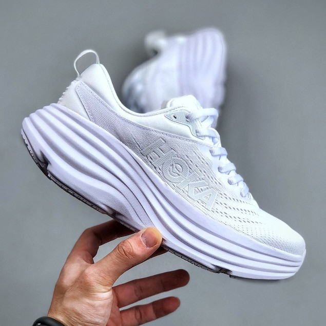 รองเท้าวิ่ง Hoka Bondi 8 และ Hoka Clifton 9 สำหรับทั้งผู้ชายและผู้หญิง