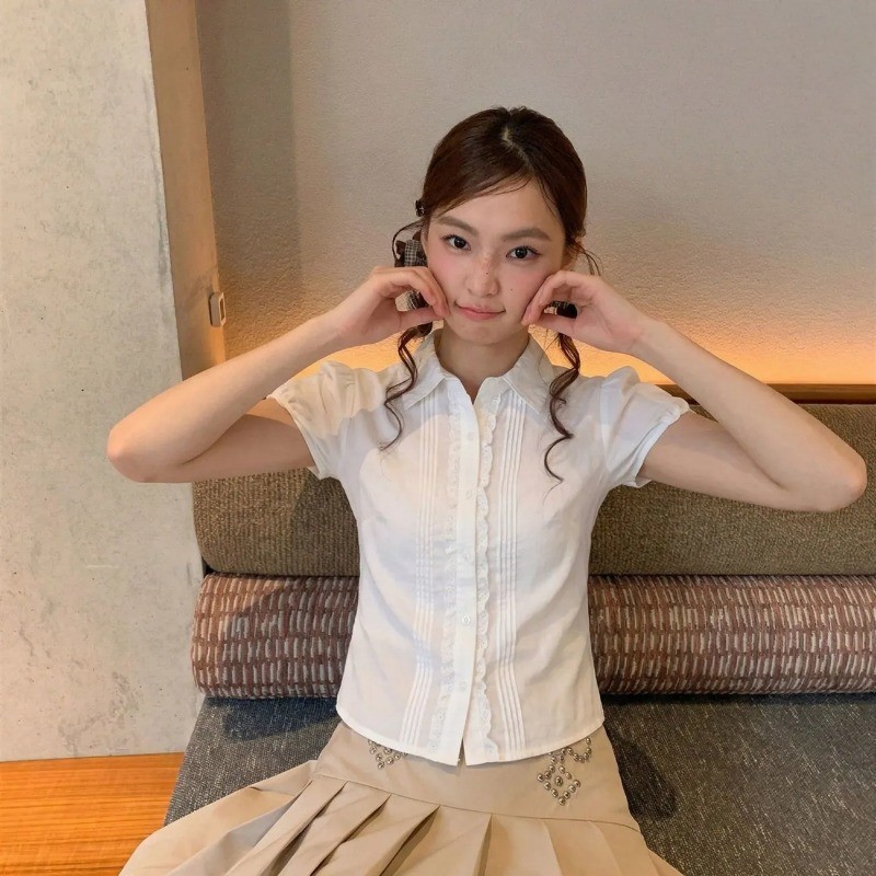 FY-เสื้อผู้หญิง เสื้อแขนสั้น สีทึบ แขนพอง ขอบลูกไม้ ประเภทรุ่น Slim Fit หวาน สดชื่น แฟชั่นสบาย ๆ ทรงสวยงาม